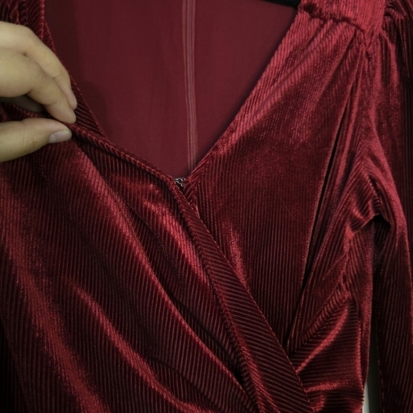 ASTR the Label Lanita Velvet Dress, Surplice Front, Faux Knot Waist, Merlot, M - Picture 5 of 16